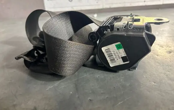 Opel Astra J Front seatbelt 617023500 009R000 41452