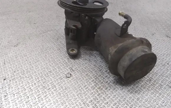Toyota Yaris Power steering pump 