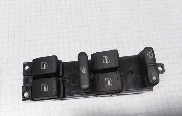 Skoda Octavia Mk1 (1U) Electric window control switch 1J4959857D F005S00162