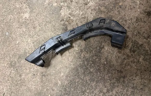 Hyundai i30 Headlight/headlamp mounting bracket ET029E