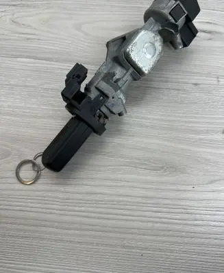 Land Rover Discovery 3 - LR3 Ignition lock 3M513F880AC