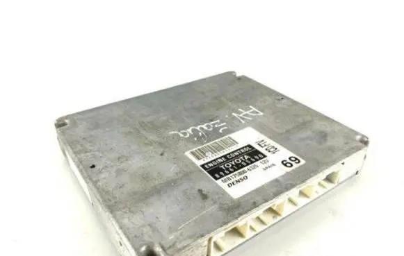 Toyota Avensis T250 Engine control unit/module 8966105690 17580106325