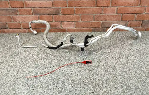 BMW X5 E70 Air conditioning (A/C) pipe/hose 6945726 6988883 6945725