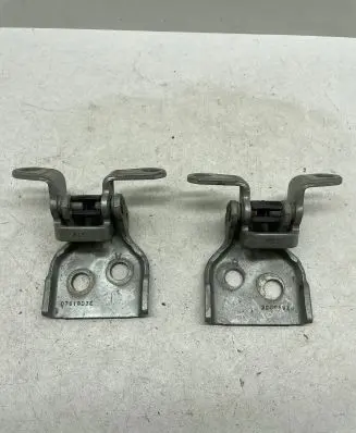 Ford Fusion Front door lower hinge 0761GD3E 057HFD3E