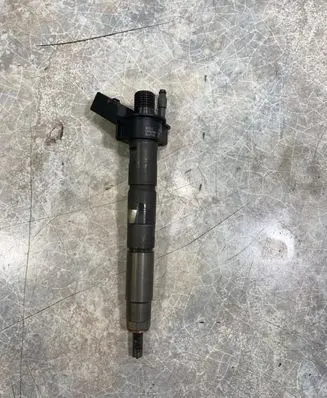 BMW 5 G30 G31 Fuel injector 8571565