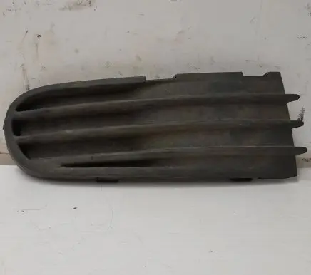 Volvo V50 Front bumper lower grill 30657010