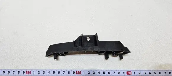 BMW 5 G30 G31 G38 Front bumper mounting bracket 7385350