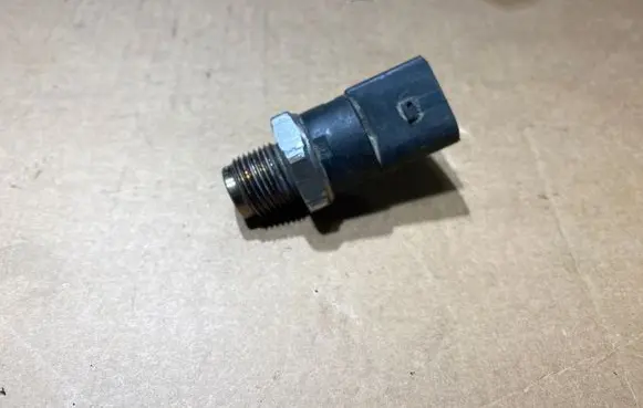 Fuel pressure sensor