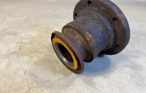 BMW 7 E23 Rear wheel hub 33411129859