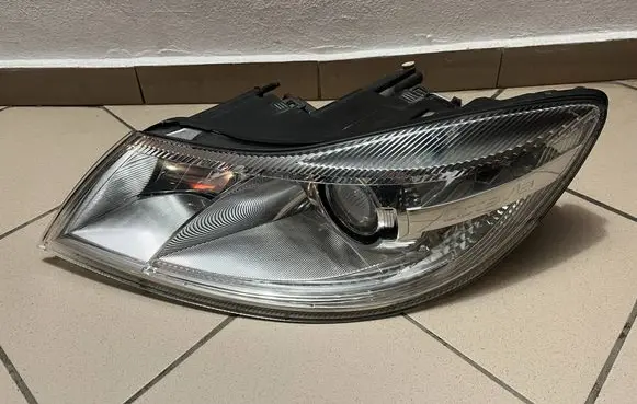 Skoda Octavia Mk2 (1Z) Headlight/headlamp 1Z1941015G