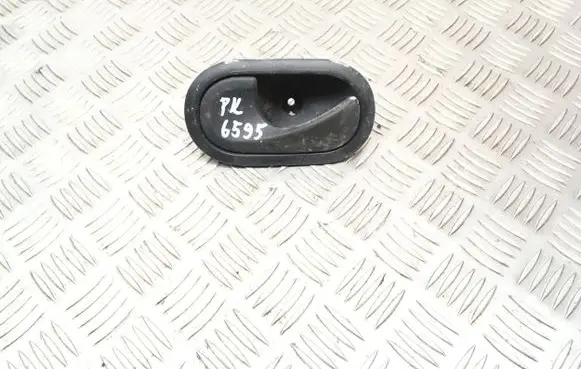 Renault Clio III Front door interior handle 310579