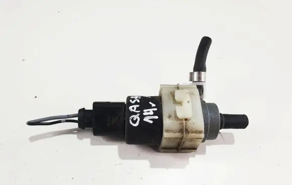 Nissan Qashqai Windscreen/windshield washer pump