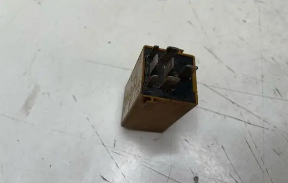 BMW 3 E46 Window control relay 61368384505 V23141B3001X15