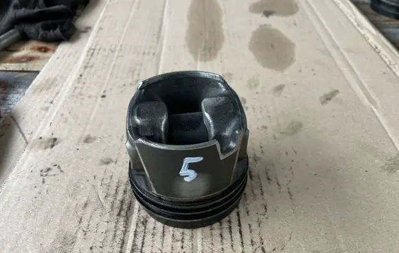 Mercedes-Benz Sprinter W906 Piston 83L118