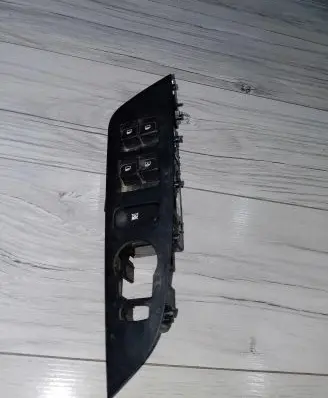 KIA Rio Quarter vent window switch 93570-H8500