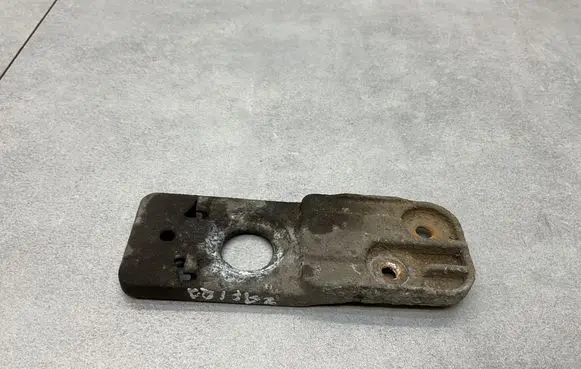 Opel Zafira C Radiator mount bracket 