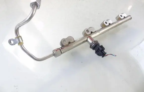Suzuki Swift III Fuel main line pipe
