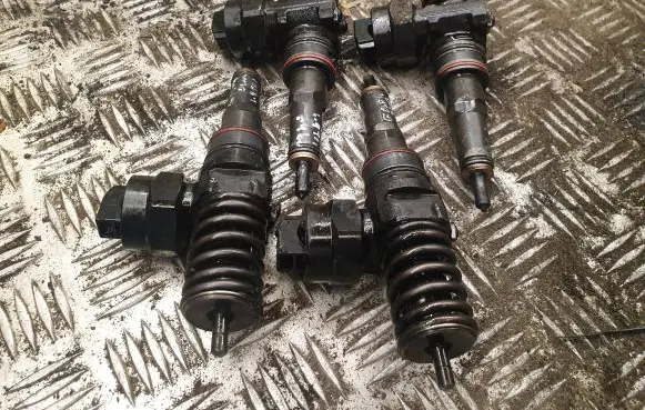 Volkswagen Golf IV Fuel injectors set 038130073J