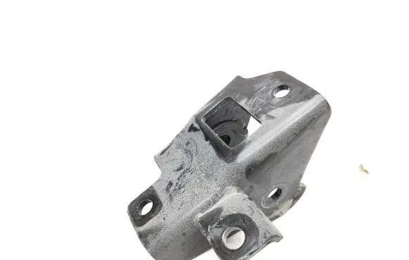 Hyundai Santa Fe Engine mounting bracket