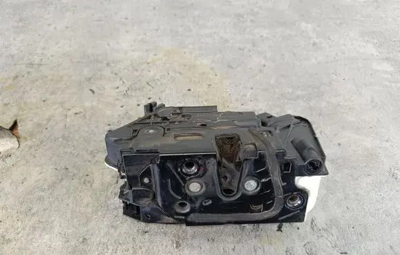 Seat Ibiza IV (6J,6P) Front door lock 5N1837016A