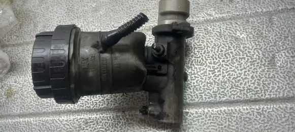 Volvo S40, V40 Master brake cylinder