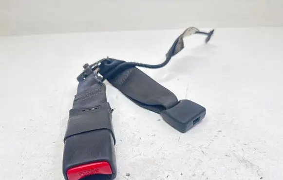 Middle seatbelt (rear)