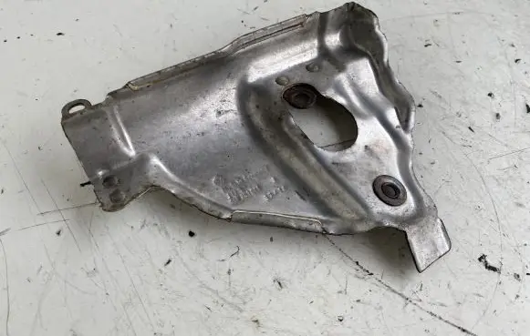 Volkswagen Golf VII Heat shield in engine bay 04E253041