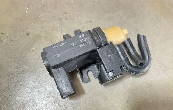 Volvo XC90 Turbo solenoid valve 31480559 17T089