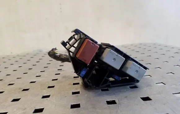 Subaru Forester SH Relay mounting block 
