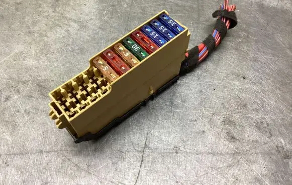 Audi A6 S6 C6 4F Fuse module 4F0941824B AUPA016