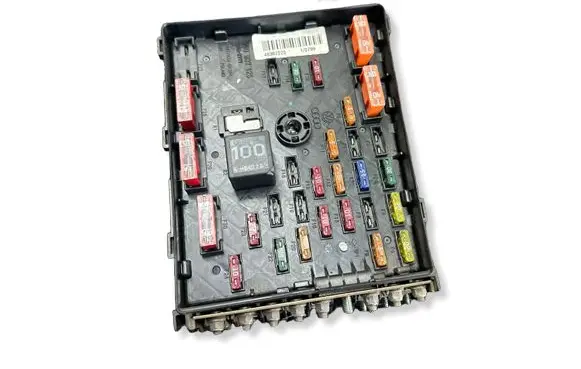 Volkswagen PASSAT B6 Fuse module 3C0937125