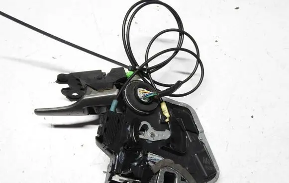 Toyota Verso Rear door lock