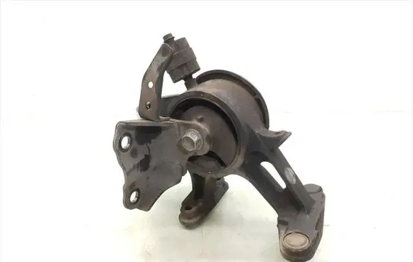 Toyota Avensis T270 Engine mounting bracket