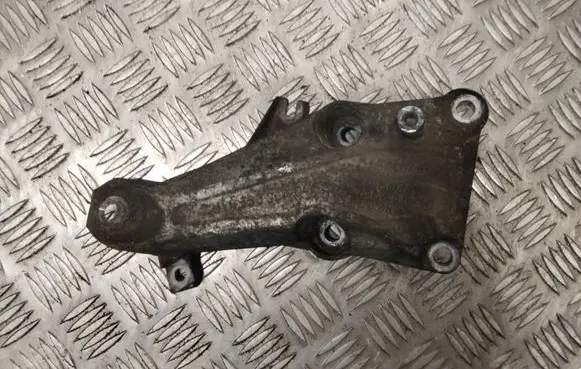 BMW 3 E90 E91 Engine mounting bracket 6760307