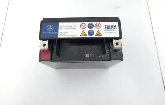 Mercedes-Benz E W212 Car battery A0009827008