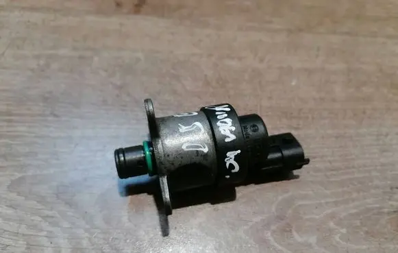 Volvo V70 Fuel pressure regulator 