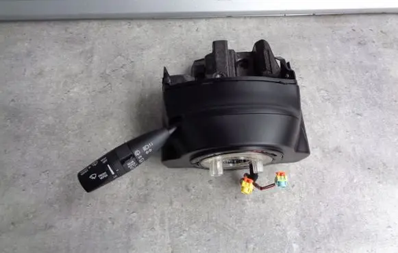Maserati Levante Tailgate/trunk/boot open switch 