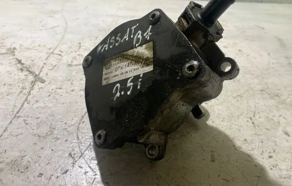 Volkswagen PASSAT B7 Vacuum pump 07K145100 290612082