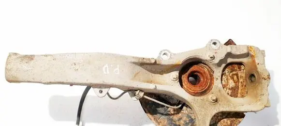 Front wheel hub
