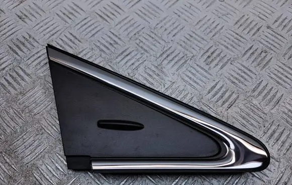 Fender trim (molding)