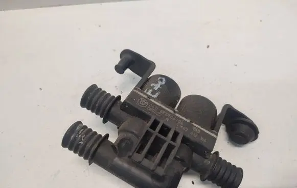 BMW X5 E70 Coolant heater control valve 6910544 64116910544