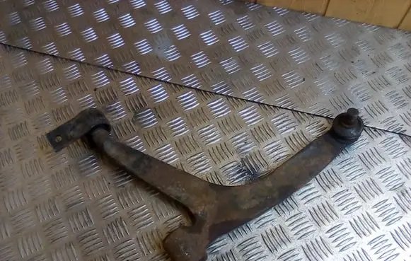 Citroen Xsara Picasso Front lower control arm/wishbone