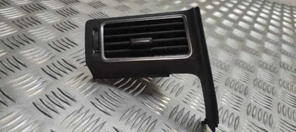 Toyota Verso Dash center air vent grill 556800F040
