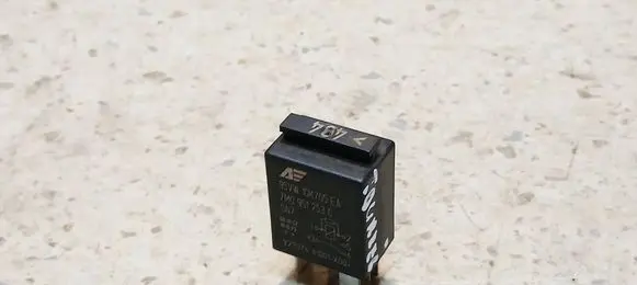 Volkswagen Touareg I Other relay 95VW10K705EA 7M0951253C V23374A1001X007