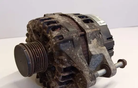 Hyundai ix35 Generator/alternator 373002F100