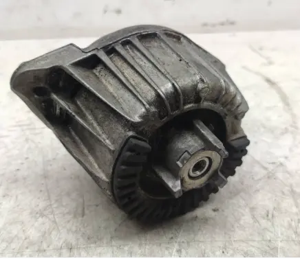 Mercedes-Benz E W212 Engine mount bracket 3618647