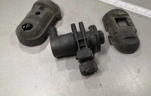 Chrysler Neon I Turbo solenoid valve 04669475AB