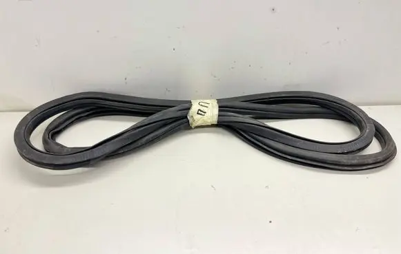 Volkswagen Jetta VI Front door rubber seal 5C6867912B