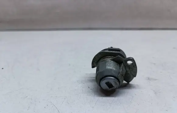 BMW 5 F10 F11 Front door lock (next to the handle) 