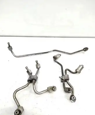 Toyota Avensis T250 Fuel injector supply line/pipe 